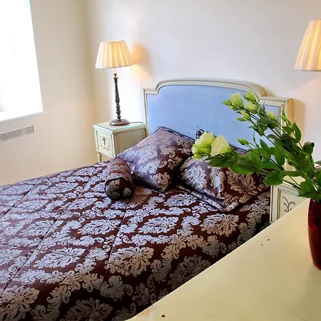 Downtown Apartment *